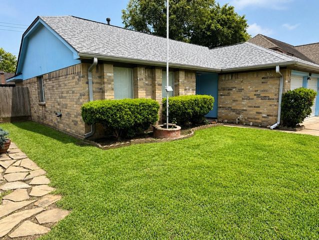 10916 Mulberry Court, La Porte, TX 77571