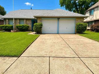 10916 Mulberry Court, La Porte, TX 77571