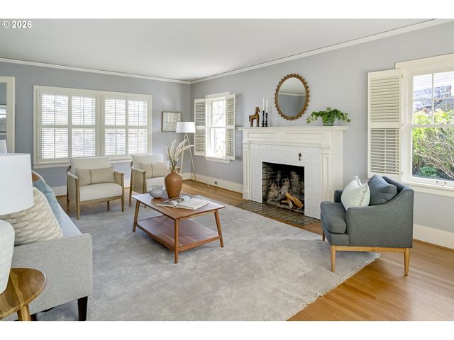 2417 Ne HAMBLET St Ne, Portland, OR 97212