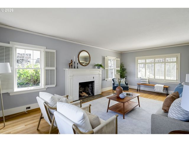 2417 Ne HAMBLET St Ne, Portland, OR 97212