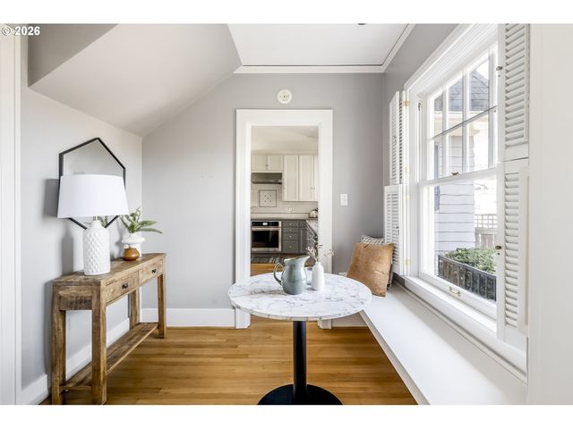 2417 Ne HAMBLET St Ne, Portland, OR 97212