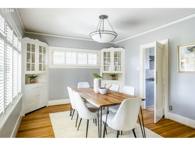 2417 Ne HAMBLET St Ne, Portland, OR 97212