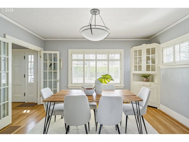 2417 Ne HAMBLET St Ne, Portland, OR 97212