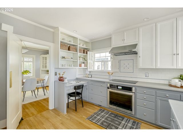 2417 Ne HAMBLET St Ne, Portland, OR 97212