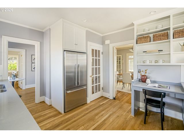 2417 Ne HAMBLET St Ne, Portland, OR 97212