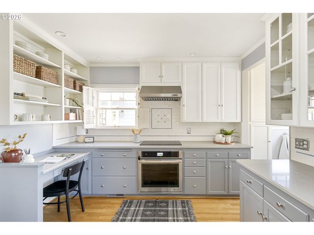 2417 Ne HAMBLET St Ne, Portland, OR 97212