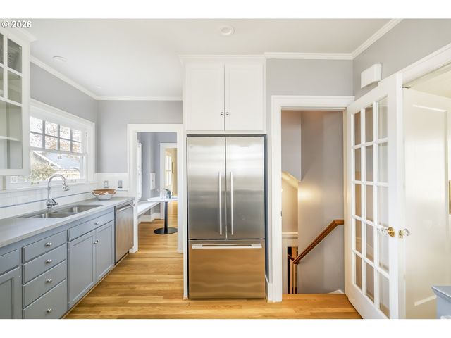 2417 Ne HAMBLET St Ne, Portland, OR 97212