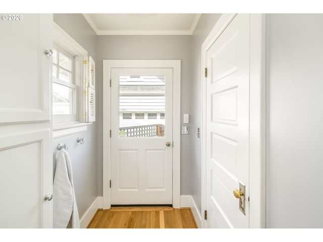 2417 Ne HAMBLET St Ne, Portland, OR 97212