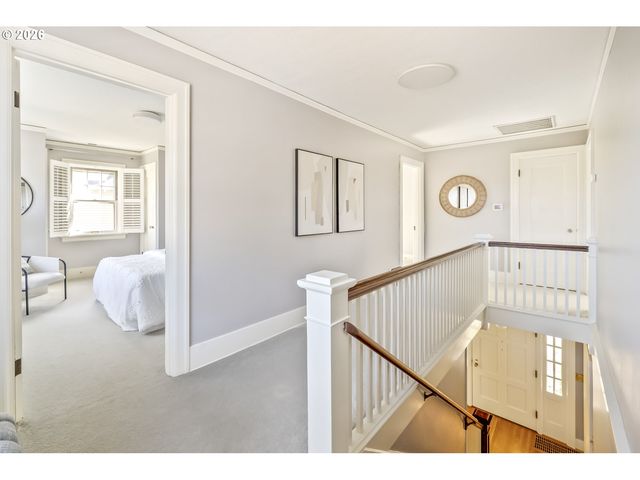 2417 Ne HAMBLET St Ne, Portland, OR 97212