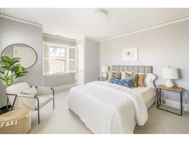 2417 Ne HAMBLET St Ne, Portland, OR 97212