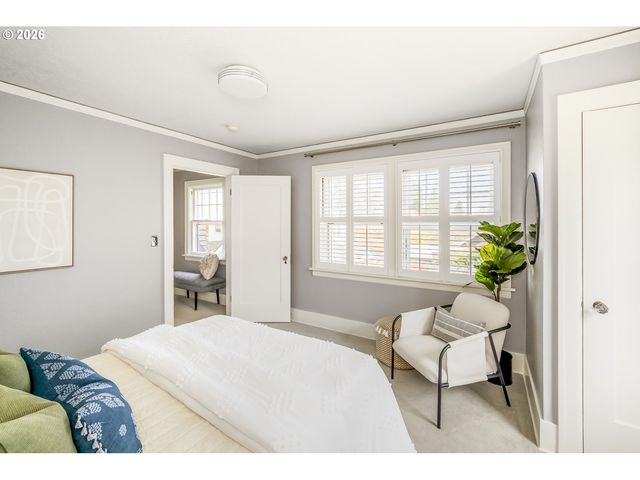 2417 Ne HAMBLET St Ne, Portland, OR 97212