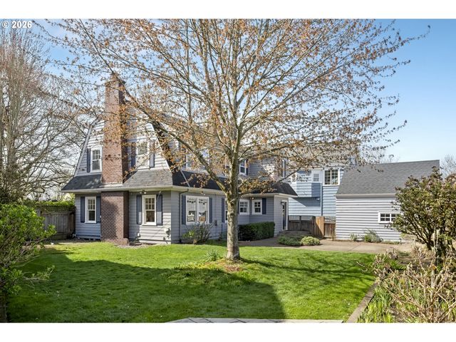 2417 Ne HAMBLET St Ne, Portland, OR 97212