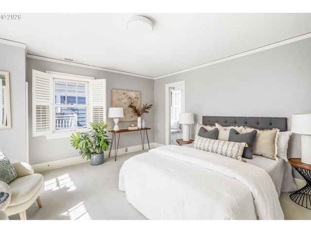 2417 Ne HAMBLET St Ne, Portland, OR 97212