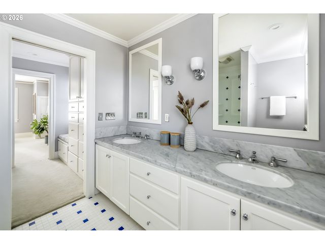 2417 Ne HAMBLET St Ne, Portland, OR 97212