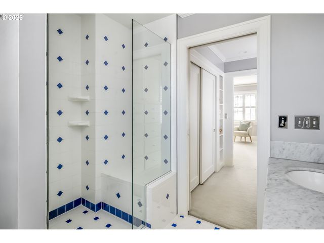 2417 Ne HAMBLET St Ne, Portland, OR 97212