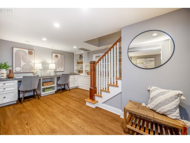 2417 Ne HAMBLET St Ne, Portland, OR 97212