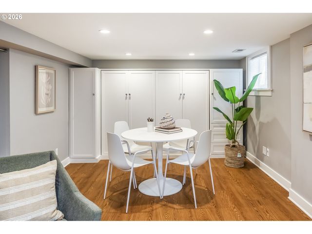 2417 Ne HAMBLET St Ne, Portland, OR 97212