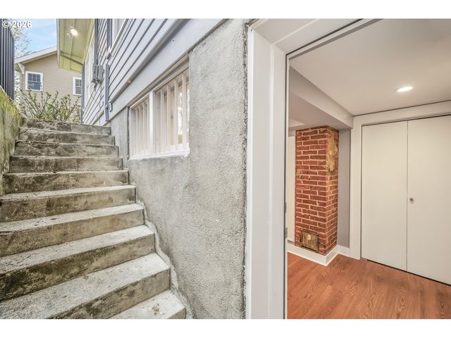 2417 Ne HAMBLET St Ne, Portland, OR 97212