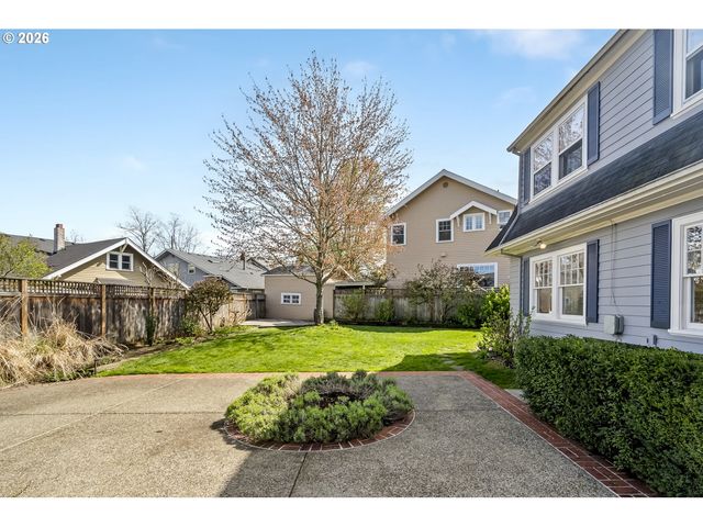 2417 Ne HAMBLET St Ne, Portland, OR 97212