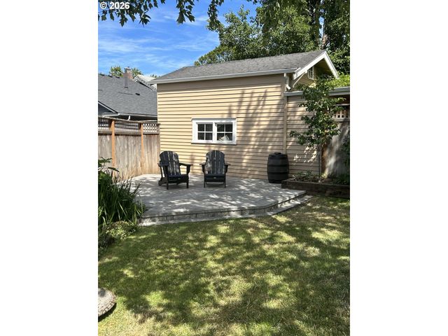 2417 Ne HAMBLET St Ne, Portland, OR 97212