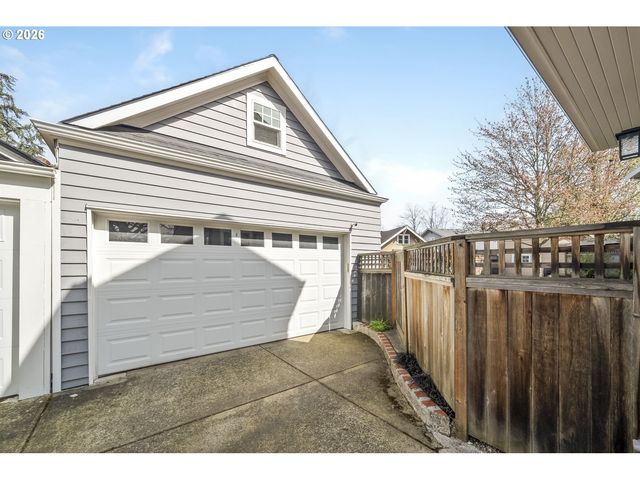 2417 Ne HAMBLET St Ne, Portland, OR 97212