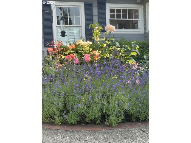 2417 Ne HAMBLET St Ne, Portland, OR 97212