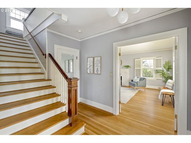 2417 Ne HAMBLET St Ne, Portland, OR 97212