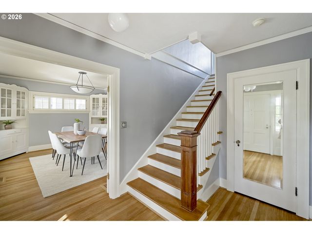 2417 Ne HAMBLET St Ne, Portland, OR 97212