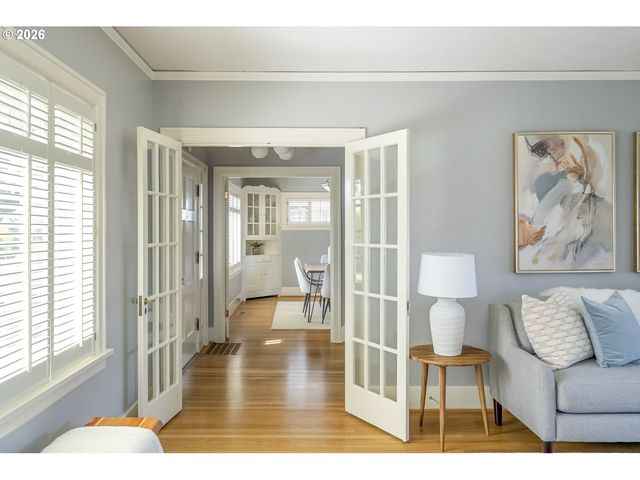 2417 Ne HAMBLET St Ne, Portland, OR 97212