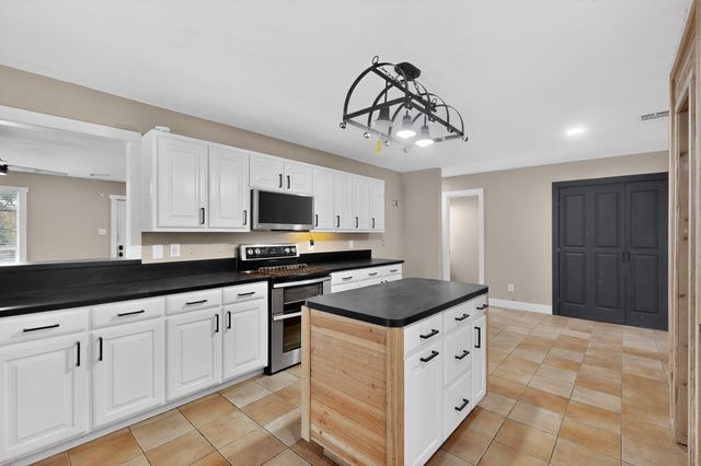 4600 Hunters Glen Court, Granbury, TX 76048