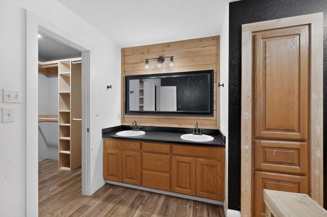 4600 Hunters Glen Court, Granbury, TX 76048