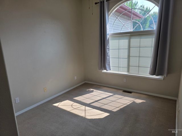 1041 Warm Springs Pl, Twin Falls, ID 83301