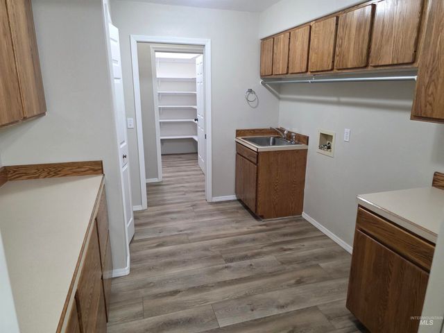 1041 Warm Springs Pl, Twin Falls, ID 83301