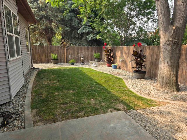 1041 Warm Springs Pl, Twin Falls, ID 83301