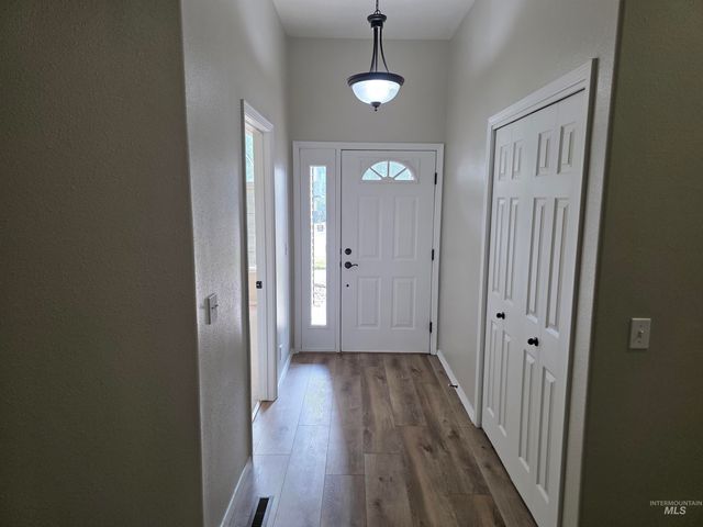 1041 Warm Springs Pl, Twin Falls, ID 83301