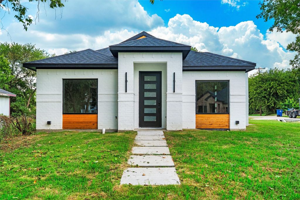 1311 Daffan Avenue, Ennis, TX 75119