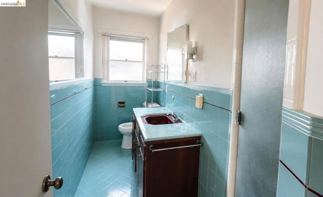 618 Prospect Ave, Oakland, CA 94610