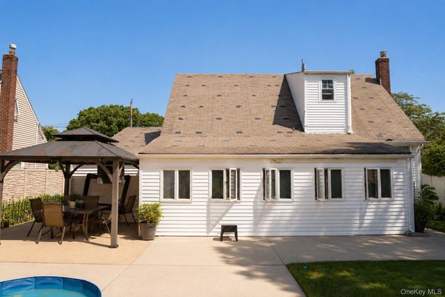 210 Willard Avenue, Farmingdale, NY 11735