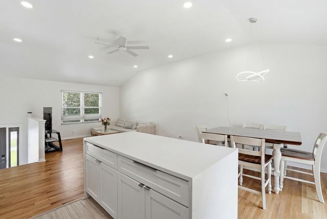 6212 Leonard Avenue, Downers Grove, IL 60516