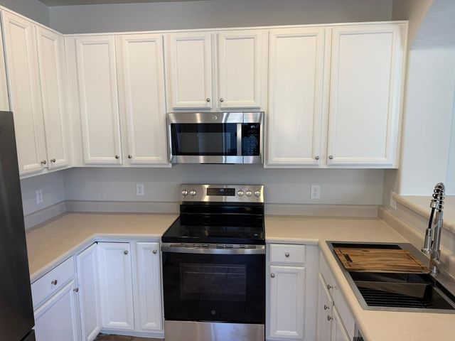 226 W Mountain Sage Drive, Phoenix, AZ 85045