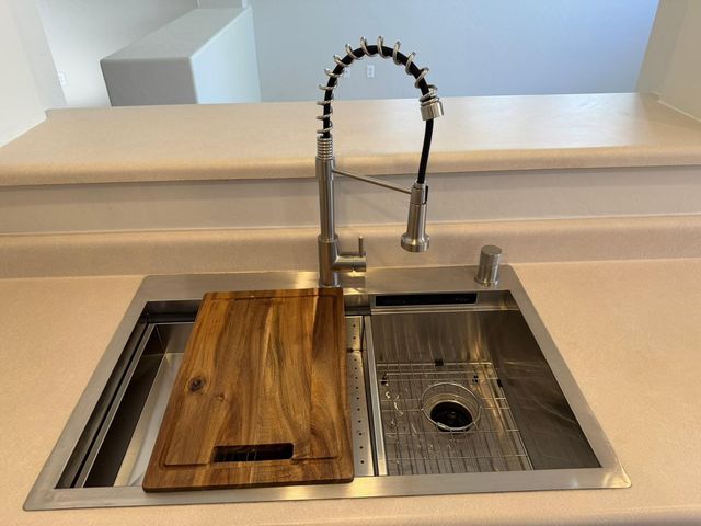 226 W Mountain Sage Drive, Phoenix, AZ 85045