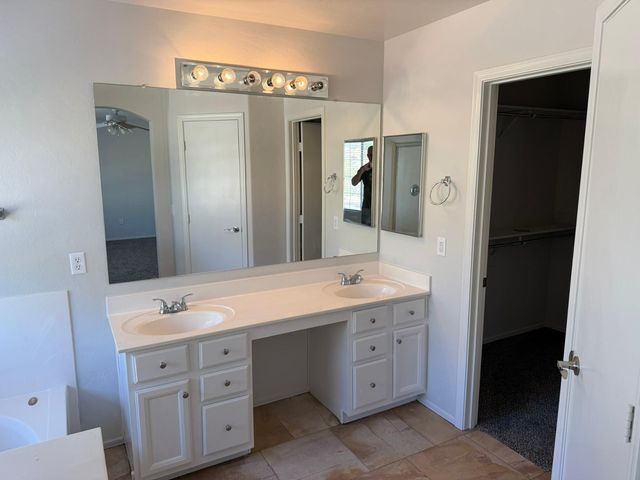 226 W Mountain Sage Drive, Phoenix, AZ 85045