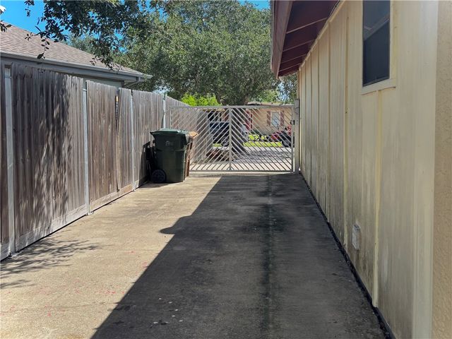 941 Susan Dr, Corpus Christi, TX 78412