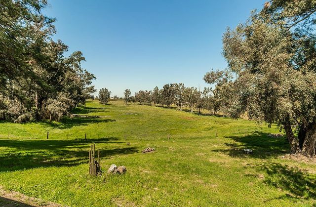 5221 S Reed Avenue, Reedley, CA 93654