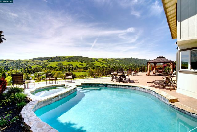 385 Paraiso Drive, Danville, CA 94526