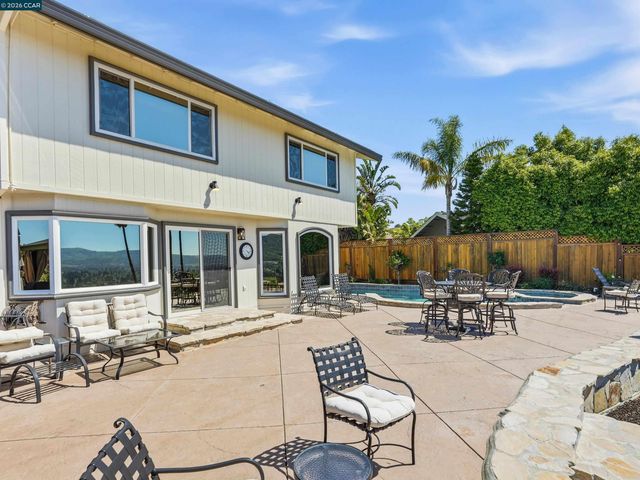 385 Paraiso Drive, Danville, CA 94526