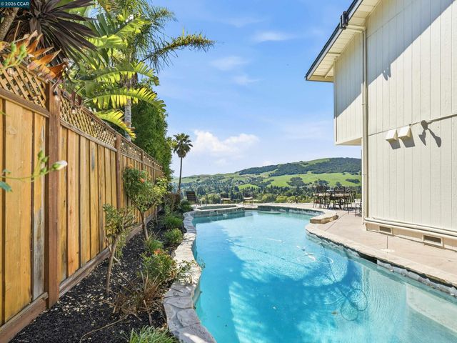 385 Paraiso Drive, Danville, CA 94526