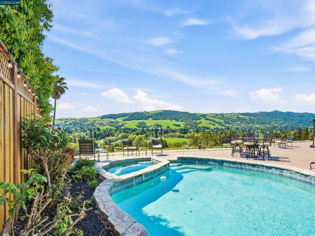 385 Paraiso Drive, Danville, CA 94526