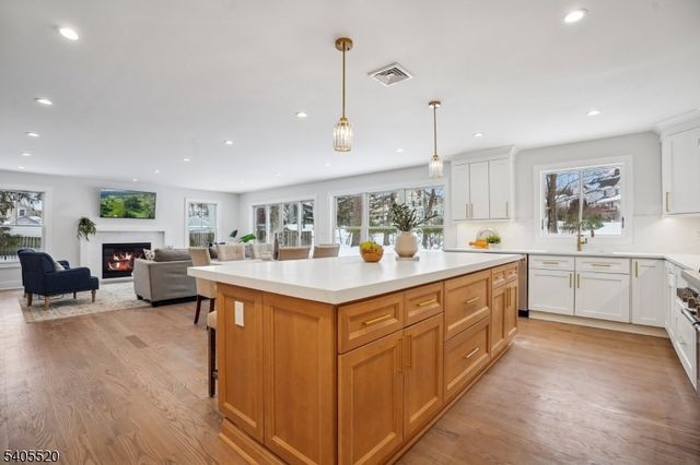 23 Reeve Circle, Millburn Twp., NJ 07041