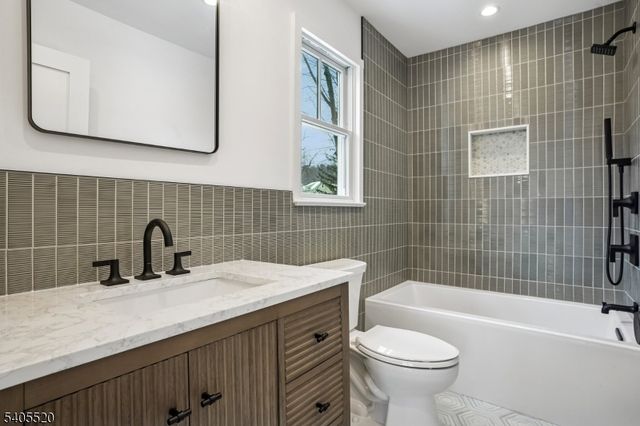 23 Reeve Circle, Millburn Twp., NJ 07041